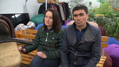 “Ми живемо однією сім’єю майже рік”. Понад 140 переселенців прихистили в школі-інтернаті у Запоріжжі “Ми живемо однією сім’єю майже рік”. Понад 140 переселенців прихистили в школі-інтернаті у Запоріжжі