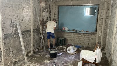 У Херсоні благодійники облаштовують пральні кімнати для людей, які постраждали від підтоплення У Херсоні благодійники облаштовують пральні кімнати для людей, які постраждали від підтоплення