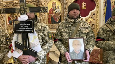 У Полтаві влаштували прощання із воїном Едуардом Масаловим із Луганщини У Полтаві влаштували прощання із воїном Едуардом Масаловим із Луганщини