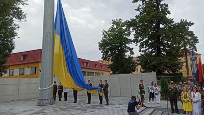 У Львові підняли прапор України на найвищий флагшток в області