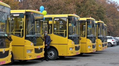 Для школярів Полтавщини придбали нові шкільні автобуси