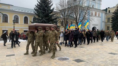 У Києві прощаються з поетом та військовим Максимом "Далі" Кривцовим