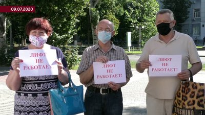 Мешканці херсонської багатоповерхівки місяць живуть без ліфта