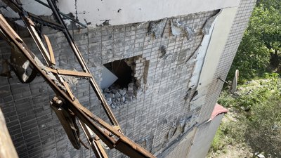 “Дому немає, Свєти немає. Завалило повністю. Я нічого не міг зробити”. Очевидці про обстріли у Херсоні “Дому немає, Свєти немає. Завалило повністю. Я нічого не міг зробити”. Очевидці про обстріли у Херсоні