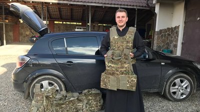 "Вдячність бійців мотивує допомагати". Історія волонтера з Івано-Франківська, який возить допомогу на фронт