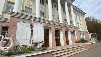 У Херсоні через облрада хоче об'єднати два коледжі. Викладачі та студенти установ проти