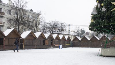 Стало відомо, коли демонтують різдвяне містечко у Чернівцях