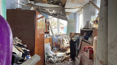 "Нікому не бажаю, як ми оце живемо". Жителька Первомайського, що Миколаївщині, живе з рідними в сараї "Нікому не бажаю, як ми оце живемо". Жителька Первомайського, що Миколаївщині, живе з рідними в сараї