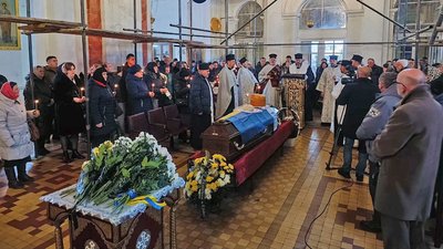 ДНК-експертиза тривала понад рік: у Луцьку попрощалися з 22-річним бійцем Олександром Зарембою ДНК-експертиза тривала понад рік: у Луцьку попрощалися з 22-річним бійцем Олександром Зарембою