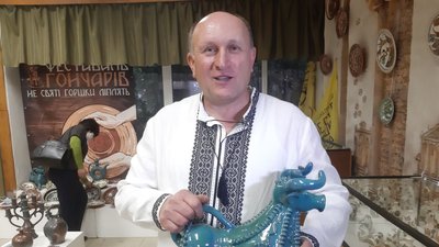 Вінницькі гончарі навчили тернополян розписувати тарілки