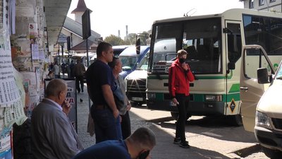 Маршрутки "вийшли з підпілля". Відсьогодні у Франківську офіційно курсує громадський транспорт