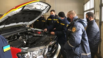 Нові аварійно-рятувальні автомобілі отримали три районні підрозділи рятувальників