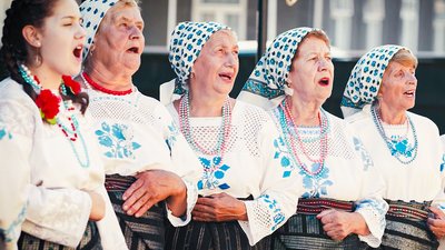 Учасники колективу "Церенкуца" з Маршинців Чернівецької області