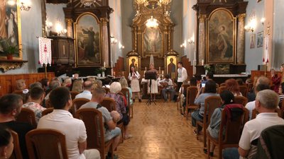 Солісти хорової школи "Дударик" влаштували концерт на підтримку ЗСУ