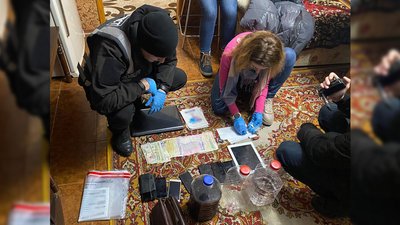 У Чернігові поліцейські виявили підпільний цех та вилучили близько 3 тонн алкогольного сурогату У Чернігові поліцейські виявили підпільний цех та вилучили близько 3 тонн алкогольного сурогату