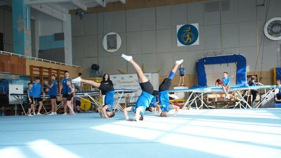 Тренуються у посиленому режимі: вінницькі акробати готуються до змагань, що пройдуть у Болгарії Тренуються у посиленому режимі: вінницькі акробати готуються до змагань, що пройдуть у Болгарії