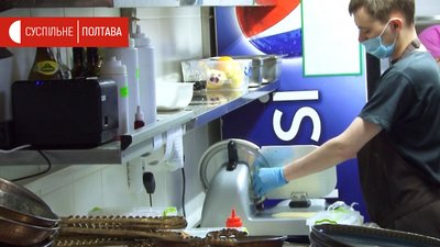 Так працюють на кухні в кафе Так працюють на кухні в кафе