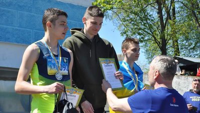 "Біг за перемогу" – на Житомирщині понад 200 людей взяли участь у спортивно-патріотичному забігу "Біг за перемогу" – на Житомирщині понад 200 людей взяли участь у спортивно-патріотичному забігу