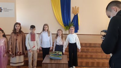 Вінницькі учні створили тактильну книгу для дітей з порушеннями зору