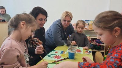 У Тернополі відкрили дитячу кімнату для тимчасово переміщених сімей У Тернополі відкрили дитячу кімнату для тимчасово переміщених сімей