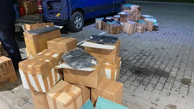 600 одиниць брендового одягу з Італії зупинили закарпатські митники на КПП "Тиса"