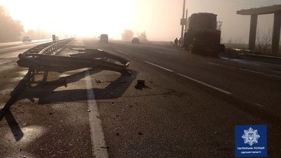 У ДТП за участі вантажівки на трасі Одеса-Київ травмувалася людина У ДТП за участі вантажівки на трасі Одеса-Київ травмувалася людина