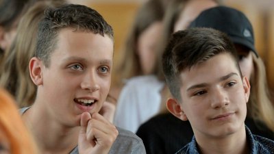 Український актор Віктор Андрієнко презентував житомирським школярам свої нові книжки Український актор Віктор Андрієнко презентував житомирським школярам свої нові книжки
