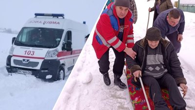 Півкілометра засніженими дорогами: на Закарпатті пацієнта до автомобіля "швидкої" везли на санчатах