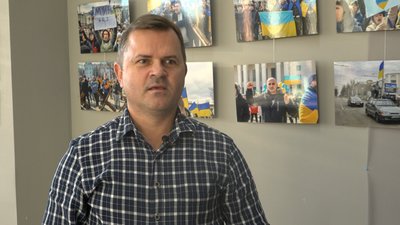 "Я йшов, бо знав, що там — люди, що це треба висвітлювати". Репортаж із фотовиставки "Нескорений Херсон" у Франківську "Я йшов, бо знав, що там — люди, що це треба висвітлювати". Репортаж із фотовиставки "Нескорений Херсон" у Франківську