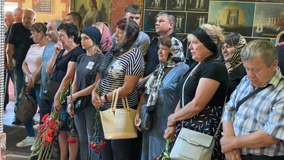 "Дуже ми всі його любили, поважали". У Сумах попрощалися з загиблим сержантом Олександра Другаєм "Дуже ми всі його любили, поважали". У Сумах попрощалися з загиблим сержантом Олександра Другаєм