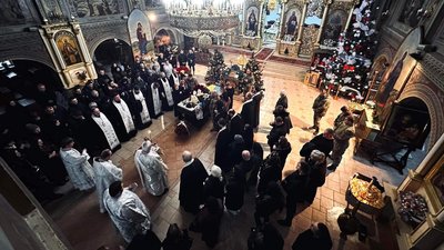 У Мукачеві попрощалися і загиблим на війні Дмитром Савченком У Мукачеві попрощалися і загиблим на війні Дмитром Савченком
