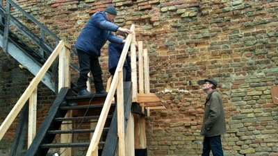 У Луцькому замку вперше за останні 20 років відновлюють сходи У Луцькому замку вперше за останні 20 років відновлюють сходи