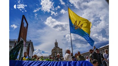 У Києві попрощалися з загиблим на війні командиром батальйону "Карпатська Січ" Олегом Куцином У Києві попрощалися з загиблим на війні командиром батальйону "Карпатська Січ" Олегом Куцином