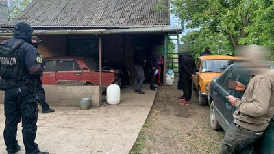 Тримала трьох чоловіків у рабстві: 60-річну волинянку судитимуть за трудову експлуатацію
