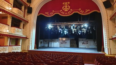 Сцена театру імені Кропивницького Сцена театру імені Кропивницького