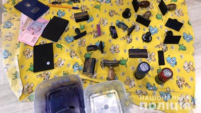 На Полтавщині затримали групу, яка підробляла медичні документи На Полтавщині затримали групу, яка підробляла медичні документи