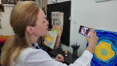 У Луцьку з аукціону продають картину художниці з синдромом Дауна У Луцьку з аукціону продають картину художниці з синдромом Дауна