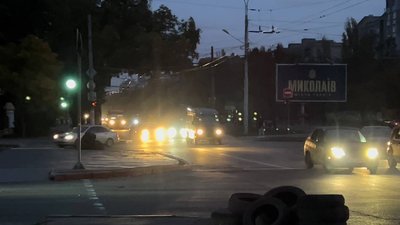 Нічний Миколаїв. Місцеві розповіли як пересуваються містом без вуличного освітлення Нічний Миколаїв. Місцеві розповіли як пересуваються містом без вуличного освітлення
