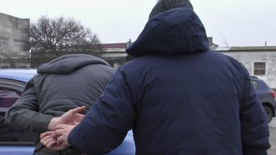 У Миколаєві затримали чоловіка, який працював за схемою "Ваш родич потрапив у ДТП" У Миколаєві затримали чоловіка, який працював за схемою "Ваш родич потрапив у ДТП"