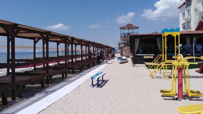 Територію пляжів курортної зони Миколаївщини звільняють від незаконних споруд