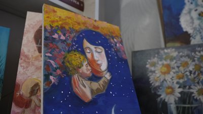 Дівчинка з Вінниччини малює картини, щоб зібрати гроші на ЗСУ Дівчинка з Вінниччини малює картини, щоб зібрати гроші на ЗСУ