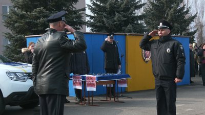 "Ми служимо не за гроші, а заради людей": поліцейські громад Харкова отримали нові авто