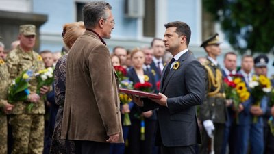 Зеленський посмертно присвоїв звання Героя України двом воїнам