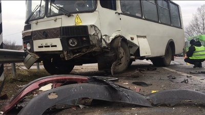Автобус та легкових зіштовхнулися біля Новоселівки Чернігівського району. Є загиблий Автобус та легкових зіштовхнулися біля Новоселівки Чернігівського району. Є загиблий