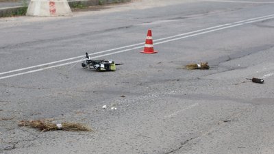 Російський дрон на дорозі у Херсоні