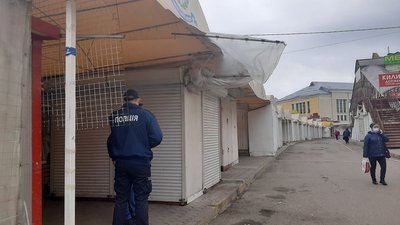 "Карантин вихідного дня": у Львові поліція проводила перевірки, а юристи консультували підприємців "Карантин вихідного дня": у Львові поліція проводила перевірки, а юристи консультували підприємців