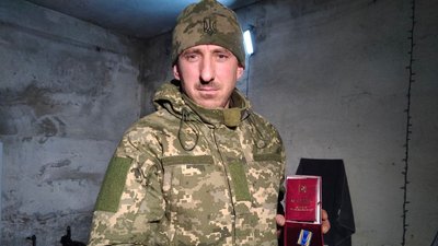 Нагородження на передовій. Бійці 24-ї окремої механізованої бригади отримали медалі Нагородження на передовій. Бійці 24-ї окремої механізованої бригади отримали медалі