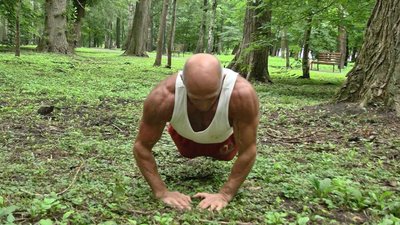 Чемпіон світу з паверліфтингу з Хмельницького допомагає українським воїнам Чемпіон світу з паверліфтингу з Хмельницького допомагає українським воїнам
