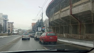 У Тернополі ускладнено рух транспорту на кількох вулицях У Тернополі ускладнено рух транспорту на кількох вулицях