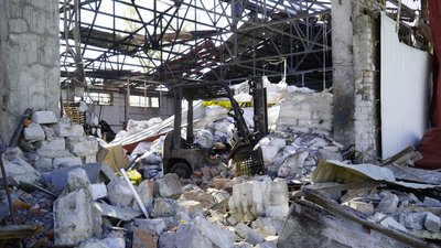 Уламки біля будинку та пожежа на складах: що відомо про ранковий обстріл Харкова 18 жовтня Уламки біля будинку та пожежа на складах: що відомо про ранковий обстріл Харкова 18 жовтня